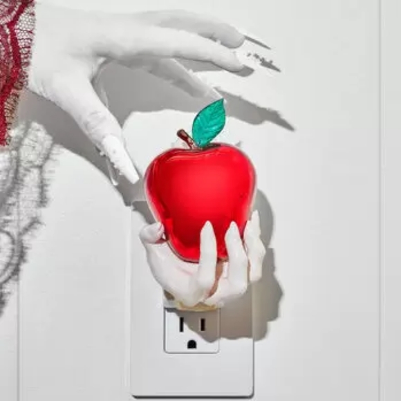 🍎 Poison Apple Wallflower Nightlight Bath & Body Works !🌙 - Picture 2 of 4